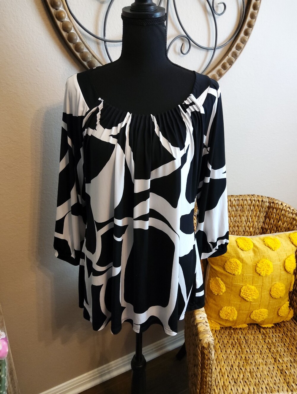 Maurices Black and White Abstract Scoop-Neck Tunic Top